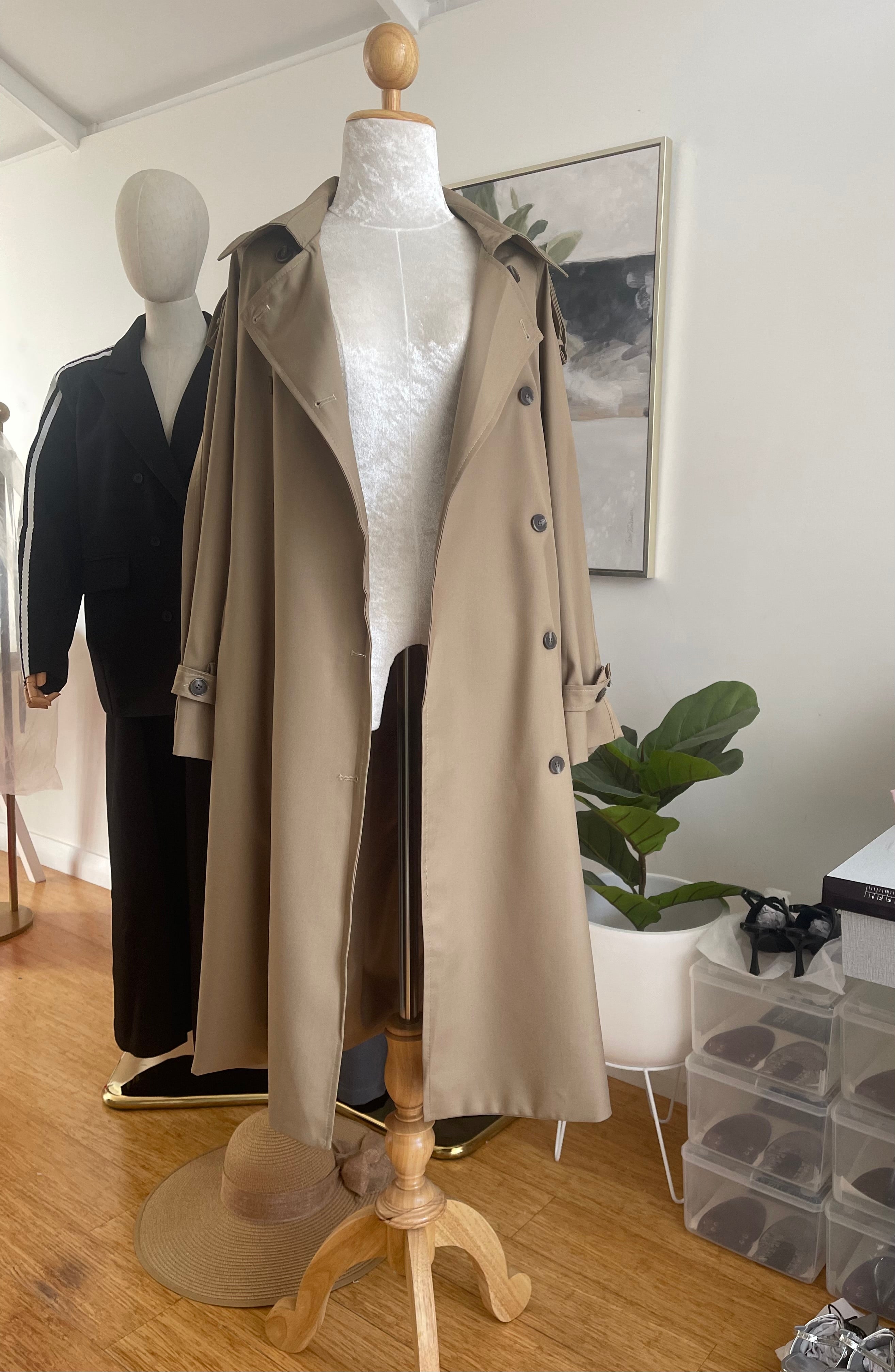 ✨ The Effortless Chic Trench Coat
