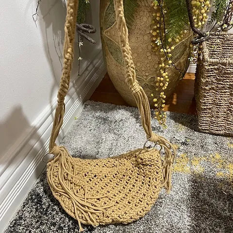 🌿 Stylish Girl Handwoven Crochet Crossbody Bag