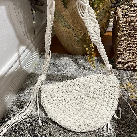 🌿 Stylish Girl Handwoven Crochet Crossbody Bag