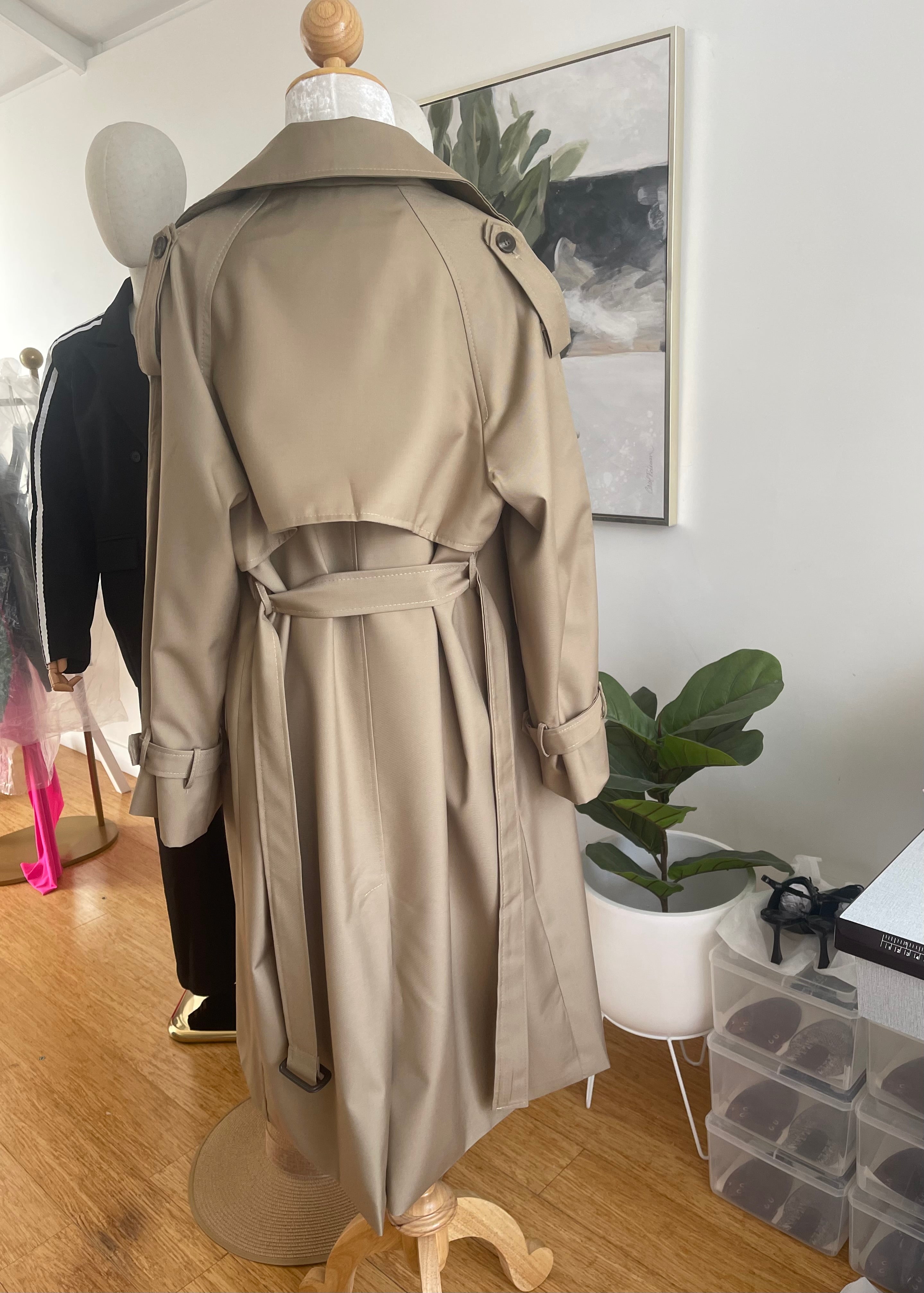 ✨ The Effortless Chic Trench Coat